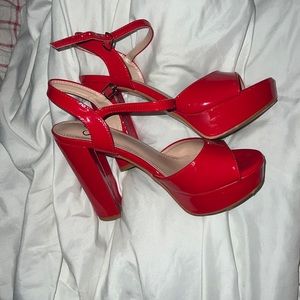 red heals size 8